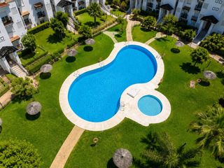 Flat  Calle octavio paz. Piso con terraza acristalada y patio privado  piscina, garaje y