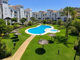 Appartement  Calle octavio paz. Piso con terraza acristalada y patio privado  piscina, garaje y