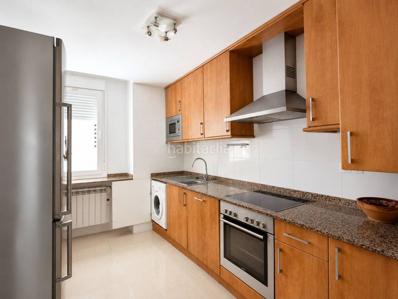 Foto 4044da1f-0073-4bf4-b3fa-1bd98695ffad. Duplex avec parking piscine dans La Duquesa Manilva