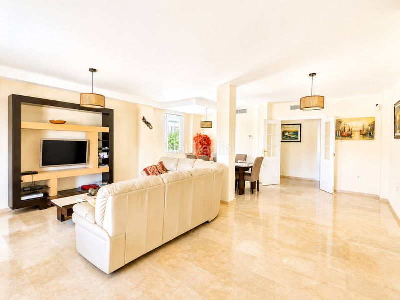 Foto b9e584dc-6689-4ce8-8e3e-dc143041877d. Duplex avec parking piscine dans La Duquesa Manilva