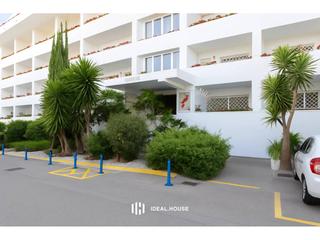 Piso  25. Piso amplio y luminoso en zona de prestigio, cerca de todos los
