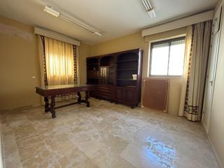 Piso en Crevillet. Oportunidad en plaza de la noria,  con garaje en superficie y a