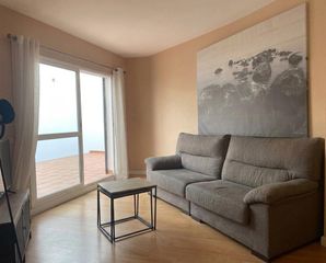 Pis  Virgen milagros. Calle larga. 3 dorm 2 baños y terraza