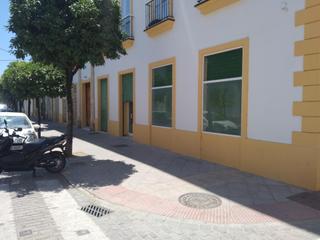 Lloguer Local Comercial a Centro. Magnífico local en esquina en alquiler