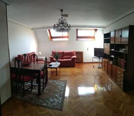 Etagenwohnung in Calle Uría 40