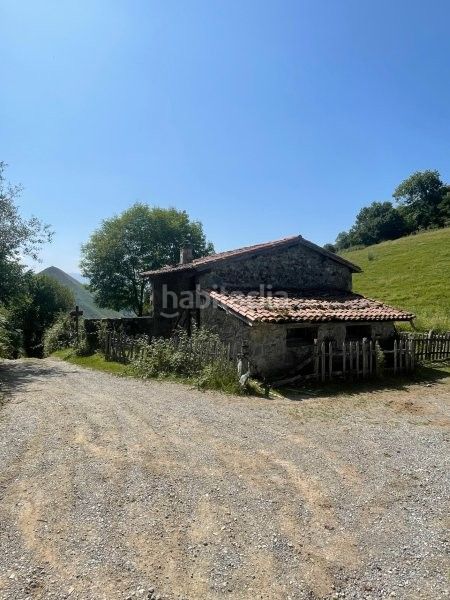 Foto f908028a-19e0-4803-90ce-26d01757092e. Masia a n/a a Piloña