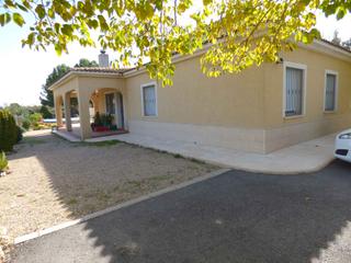 Finca rústica  Avinguda de la constitució. Se vende chalet en castalla