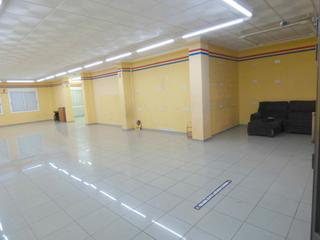 Local Comercial  Avinguda de la constitució. Se vende local comercial en onil