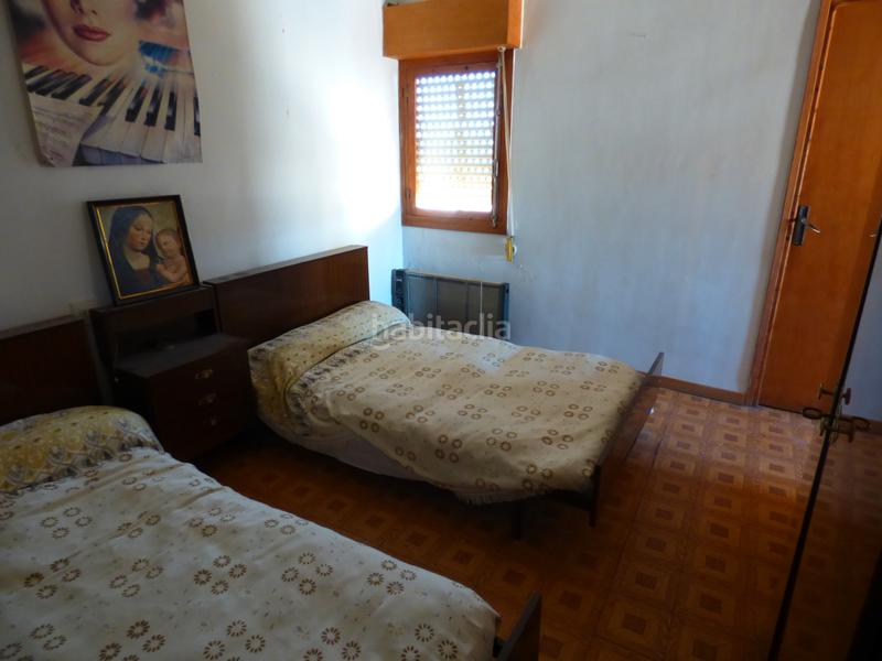 Foto f1700c90-5e72-4eb0-a145-778d67886754. Haus mit kamin in Onil