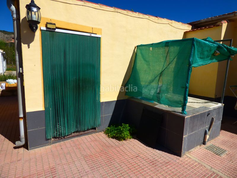 Foto 9b041a59-7f46-42c6-bd5e-631b43b006ff. Masia amb xemeneia aparcament piscina a Onil