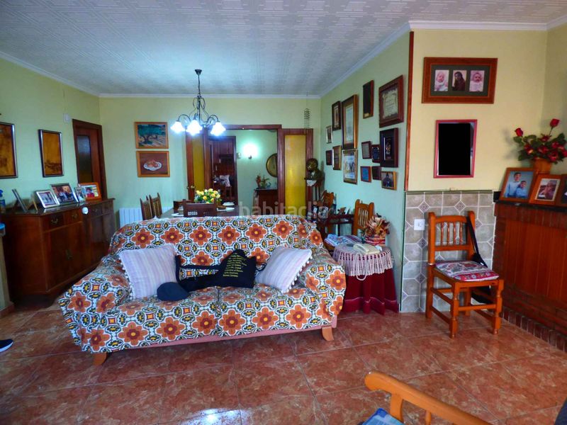 Foto 24afd5ab-6095-4eb1-a398-f07564220126. Casa aparellada amb xemeneia calefacció a Onil