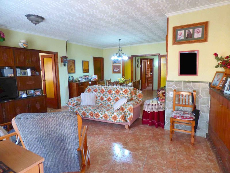 Foto 255b66e5-3595-4a46-aabd-4980c22a4d2d. Casa aparellada amb xemeneia calefacció a Onil