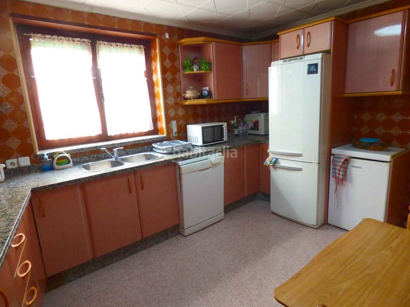 Foto b5bd03fe-b567-4c98-9a55-bb9f3f14a8f6. Casa aparellada amb xemeneia calefacció a Onil