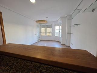 Appartement à Centro. Apartamento luminoso de 2 habitaciones, baño y cocina equipada e