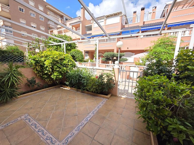 Foto da9d92c5-b88f-4db4-aa8a-d1fc1d85298a. Casa adossada a Gran Playa Santa Pola