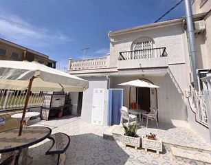 Reihenhaus en Gran Playa. Se vende encantadora casa de esquina a solo 250 m de la gran pla