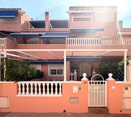 Triplex en Gran Playa. Adosado de 3 dormitorios con terraza y sol�rium, a 600 metros de
