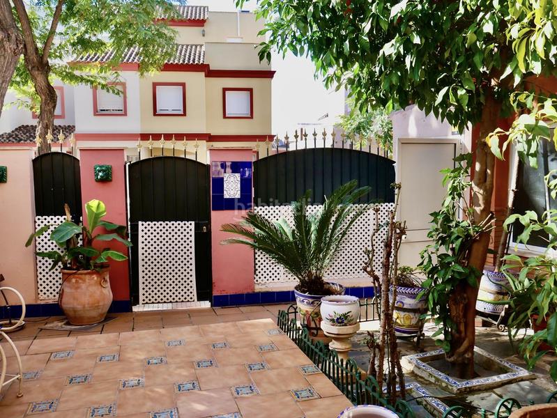 Foto 065f51d8-6993-4867-ad66-250f76da0bba. Casa bifamiliare con parcheggio in Aljamar Tomares