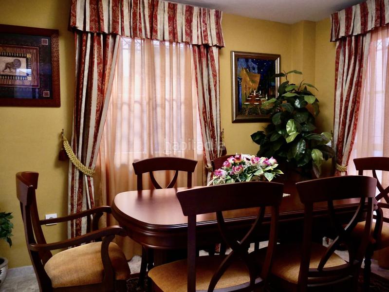 Foto 47ac7b6a-9d0d-4548-8a0c-0ae5a2f587d3. Casa bifamiliare con parcheggio in Aljamar Tomares
