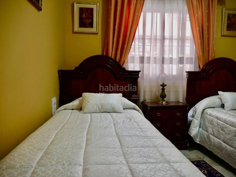 Foto 5606d5b5-f988-4604-875b-152f9a90c9ca. Casa bifamiliare con parcheggio in Aljamar Tomares