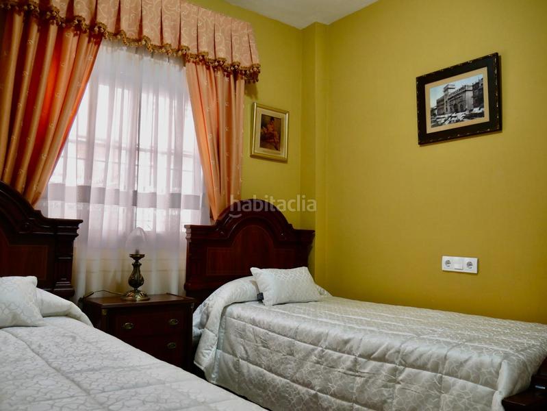 Foto 5c6cbf0d-bfda-4e93-9a54-41e54628c723. Casa bifamiliare con parcheggio in Aljamar Tomares