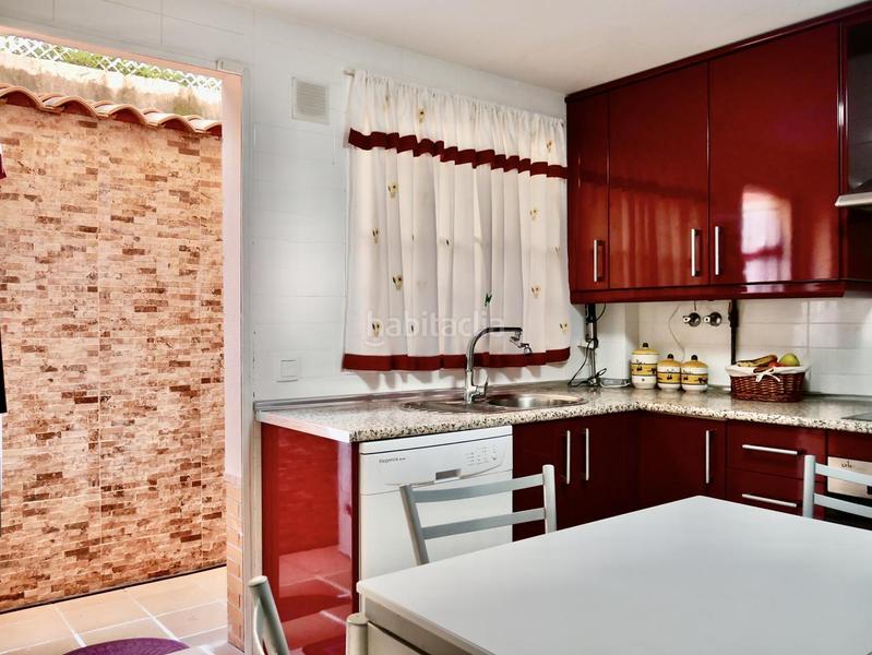 Foto 7abd7226-1ba0-46a6-8e89-0e6a13d5ed8c. Casa bifamiliare con parcheggio in Aljamar Tomares