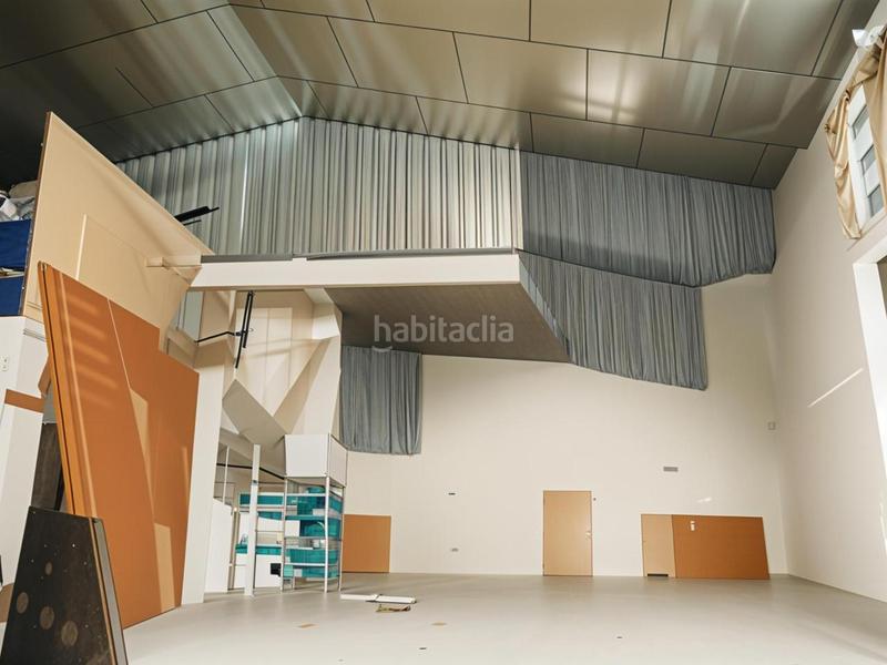 Foto 0124e824-4d6b-48c5-80a5-1e5a9ae561f6. Nau industrial a Palmete Sevilla