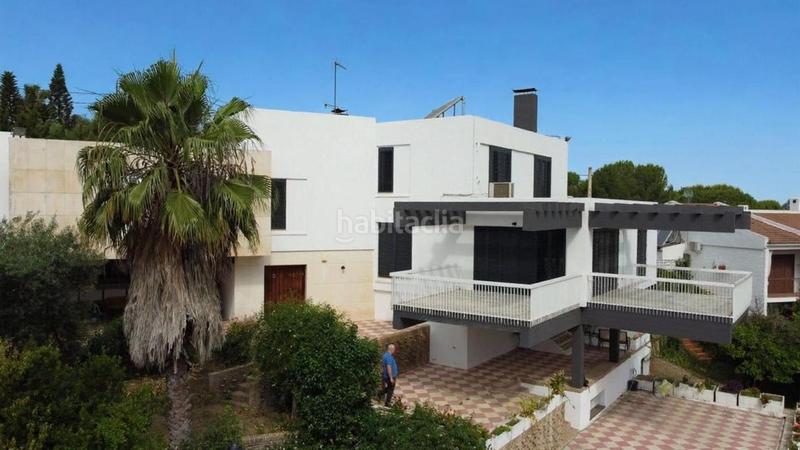 Foto c19f3031-6a69-4cf4-b150-e9041709cf2d. Casa amb aparcament piscina a Torrequinto Alcalá de Guadaira