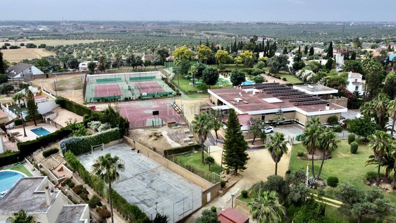 Foto d5003745-122d-4875-8dd3-7af116a3dcc2. Casa amb aparcament piscina a Torrequinto Alcalá de Guadaira