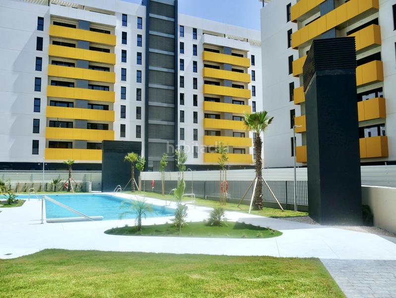 Foto 8335b3b3-4c53-4b93-a38b-4ed0f0e7d36d. Alquiler piso  Entrenúcleos con garaje, trastero y piscina en Dos Hermanas