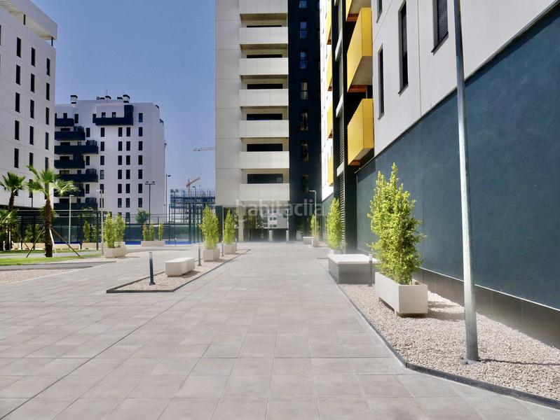 Foto a39bafa2-0912-4716-b007-9ccbfe692ded. Alquiler piso  Entrenúcleos con garaje, trastero y piscina en Dos Hermanas