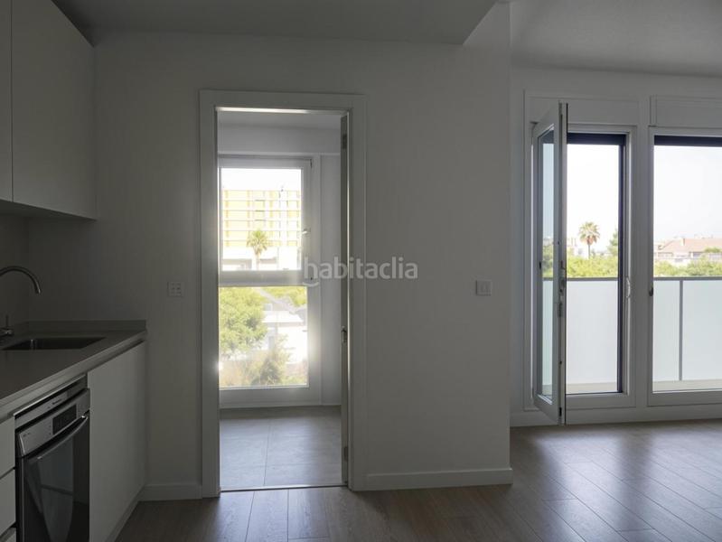 Foto b6d838b8-d4b1-4eb4-bce9-b84f0f8c5220. Alquiler piso  Entrenúcleos con garaje, trastero y piscina en Dos Hermanas