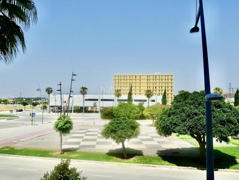 Foto c7273d02-7fc9-47be-8e76-28fe34ff64a3. Alquiler piso  Entrenúcleos con garaje, trastero y piscina en Dos Hermanas