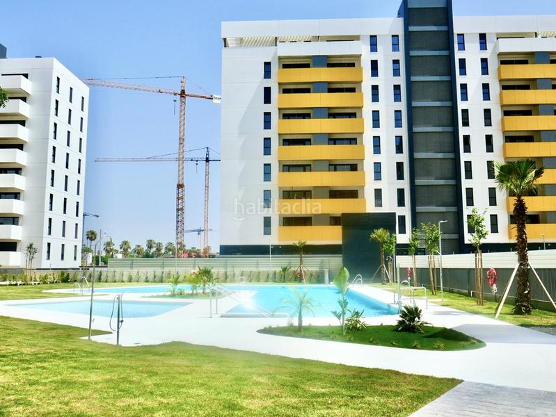 Foto 0b3904cb-173d-478d-aeed-6328e7da3844. Rent flat with heating parking pool in Entrenúcleos Dos Hermanas