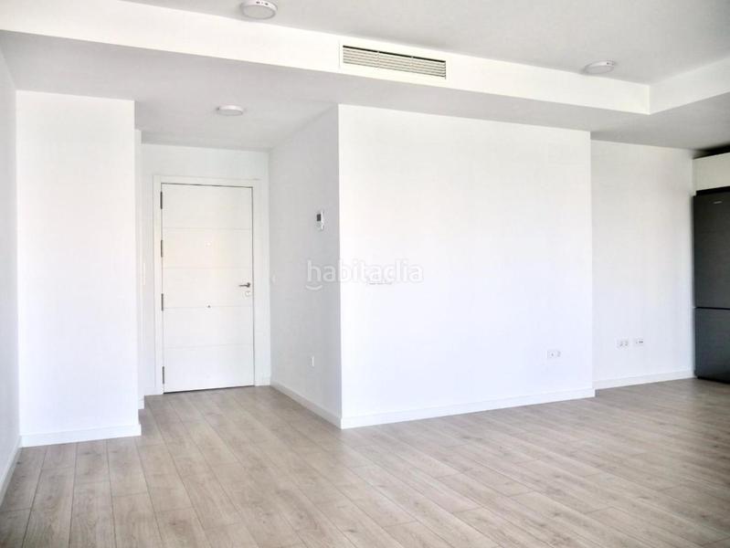 Foto 9f6bcb0c-964d-4e83-a6e1-9d716793936b. Rent flat with heating parking pool in Entrenúcleos Dos Hermanas