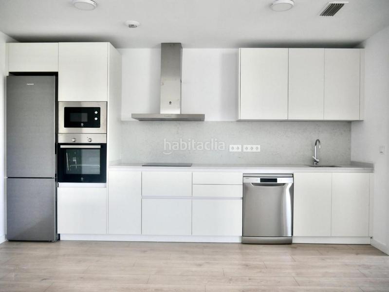 Foto b2d7ae61-c846-49d8-85f4-1738ef316cbc. Rent flat with heating parking pool in Entrenúcleos Dos Hermanas