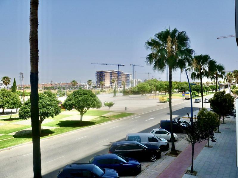 Foto d7cff828-3730-4e78-bd32-9f7c5055b5fa. Rent flat with heating parking pool in Entrenúcleos Dos Hermanas