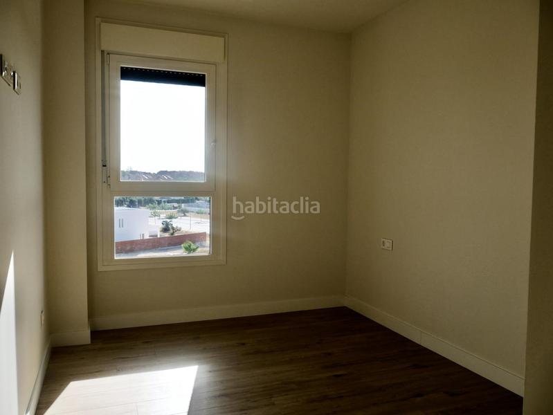 Foto 011f7647-3a3b-471f-bf50-1f0579d2a96d. Alquiler piso  Entrenúcleos con garaje, trastero y piscina en Dos Hermanas