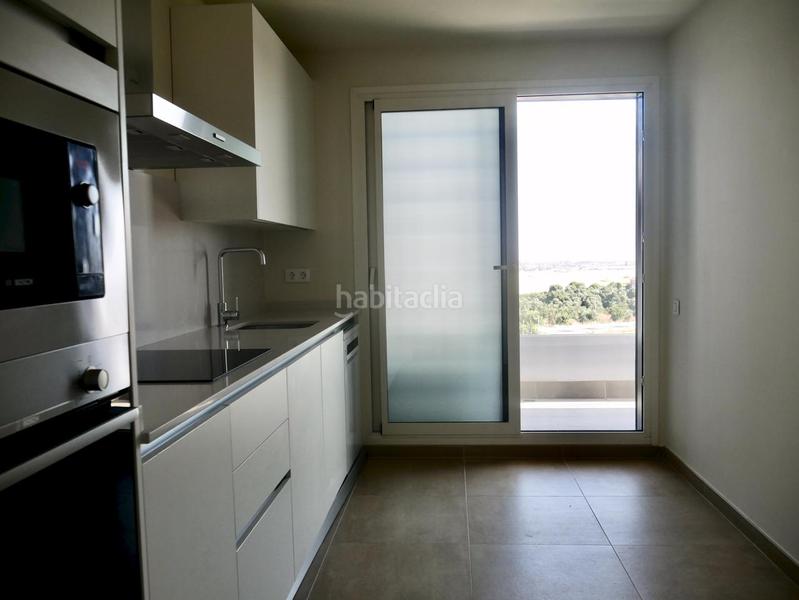 Foto 47b7f731-a10a-4d12-bf9a-71299d8ce8ea. Alquiler piso  Entrenúcleos con garaje, trastero y piscina en Dos Hermanas