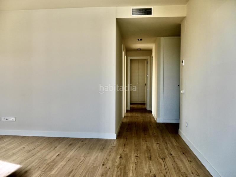 Foto 5b9f8c61-e527-40b1-a8b0-f0bece6903a5. Alquiler piso  Entrenúcleos con garaje, trastero y piscina en Dos Hermanas