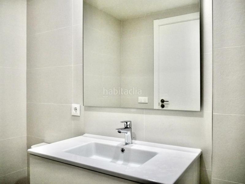 Foto aecf5662-5089-4560-9a17-78adf1ac7d94. Alquiler piso  Entrenúcleos con garaje, trastero y piscina en Dos Hermanas