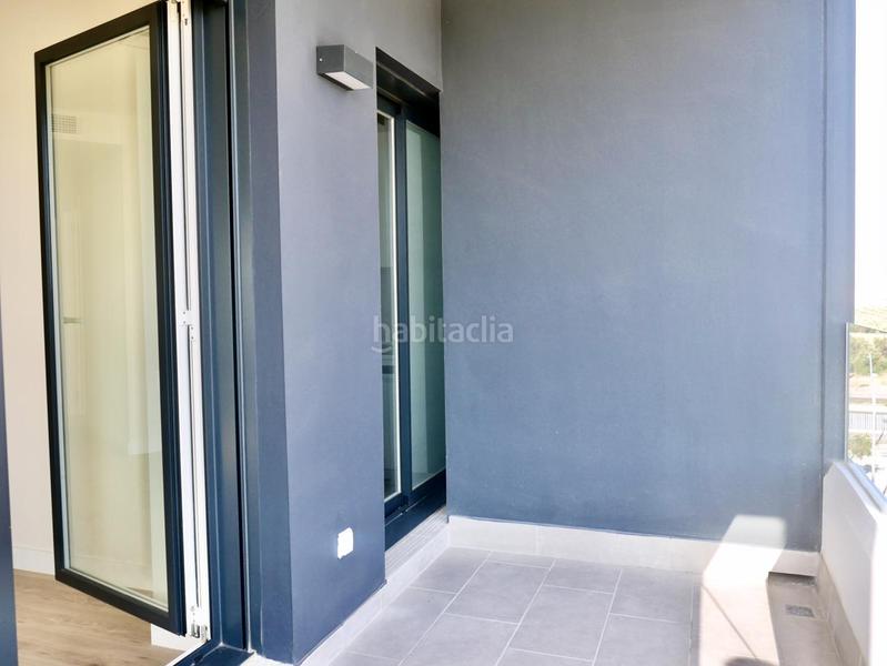 Foto b16e614d-a069-43e3-b8ca-1f6a57e614ae. Alquiler piso  Entrenúcleos con garaje, trastero y piscina en Dos Hermanas
