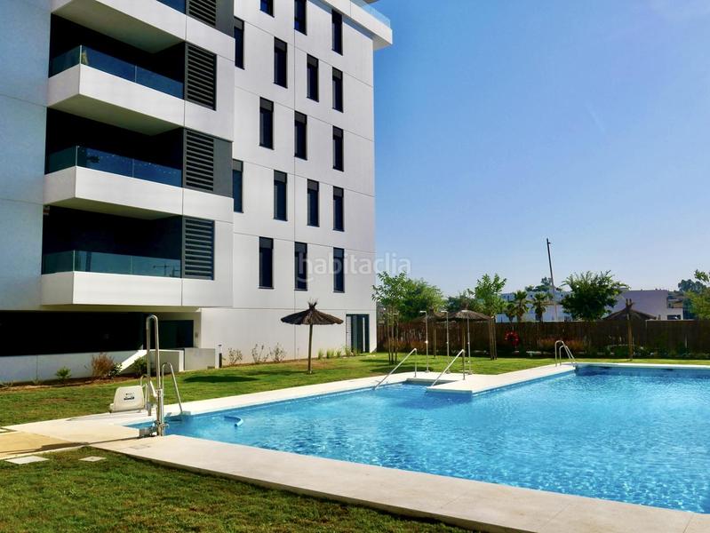 Foto b3e5c5b7-c659-4930-903e-d634ec710bdd. Alquiler piso  Entrenúcleos con garaje, trastero y piscina en Dos Hermanas