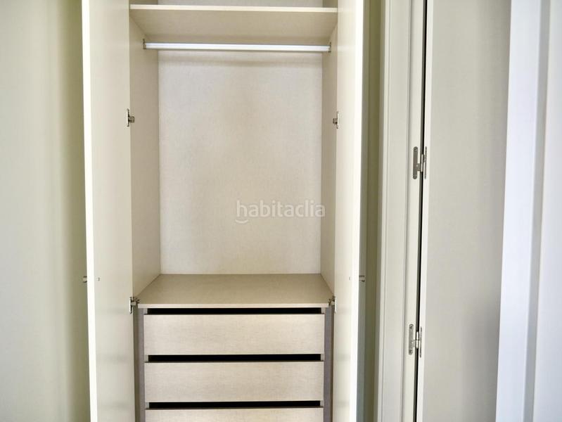 Foto c222f1ab-7d88-46e5-bb5a-7b07567eaab8. Alquiler piso  Entrenúcleos con garaje, trastero y piscina en Dos Hermanas