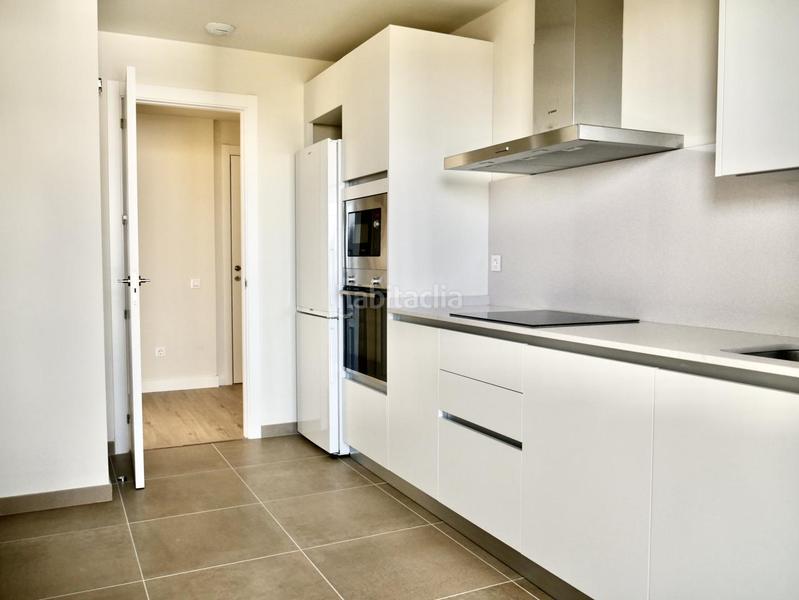 Foto d1f59656-2c28-4cb8-badc-50f9b7b21c1b. Rent flat with parking pool in Entrenúcleos Dos Hermanas