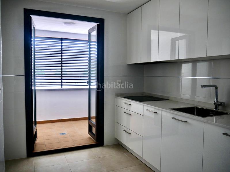 Foto 6405109b-5f03-4b90-b1f1-bcfff7dc3fe8. Location appartement avec parking piscine dans Avenida de Europa Montequinto