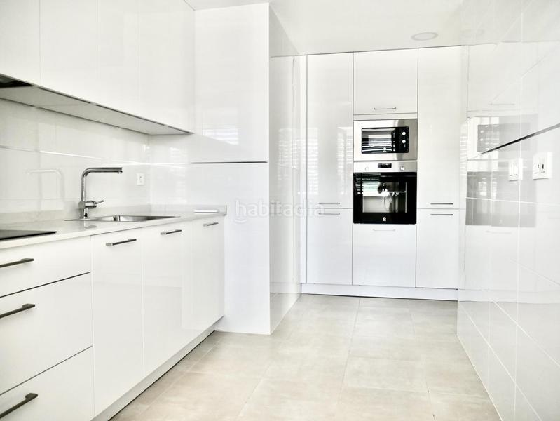 Foto a8be9c5a-ddf4-4b7b-9d93-7d0c5a920c40. Location appartement avec parking piscine dans Avenida de Europa Montequinto