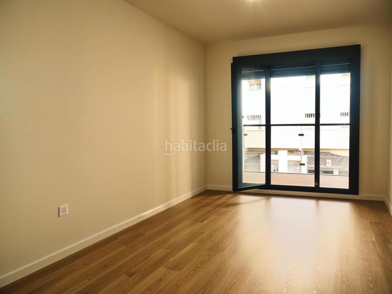 Foto ddf33ab3-6dc4-4e59-aa70-baf833655e66. Location appartement avec parking piscine dans Avenida de Europa Montequinto