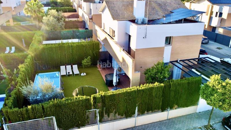 Foto 1c8c5aa4-bc15-4881-95e1-9892f5726e6e. Casa pareada chalet pareado en Loreto Espartinas