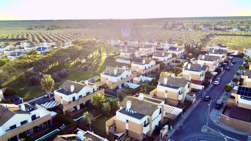 Foto 487fdc03-db50-442f-937a-83de2b60c0c6. Casa pareada chalet pareado en Loreto Espartinas